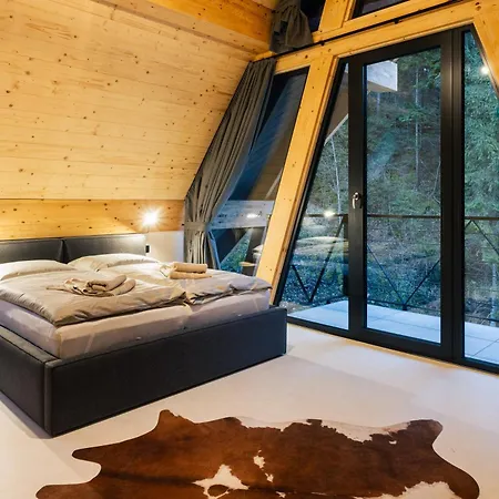 Chalet Vista Biohacking & Jacuzzi Recovery Chalet シャレー デマノブスカ・ドリーナ